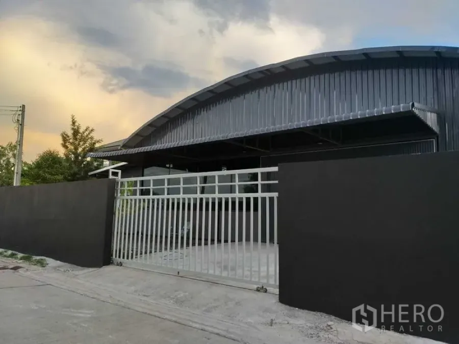 Featured image for For rent Warehouse 440 sqm in Khlong Sam Wa, Bangkok