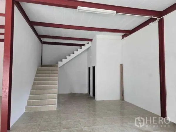 Warehouse for rent in Mueang Samut Sakhon, Samut Sakhon - Corner of the warehouse with a tiled staircase and storage rooms beneath.