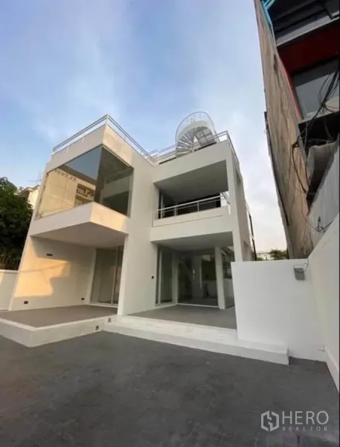 Home Office for rent in Yan Nawa, Bangkok - Modern three-storey white home office exterior with large glass walls and balconies