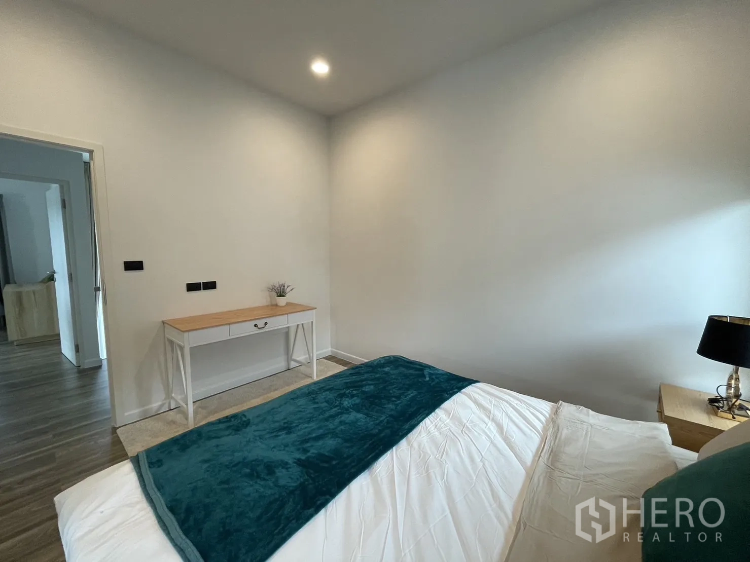 Detached House for rent in Bang Kapi, Bangkok - View across the guest bedroom to a console table and white wall.