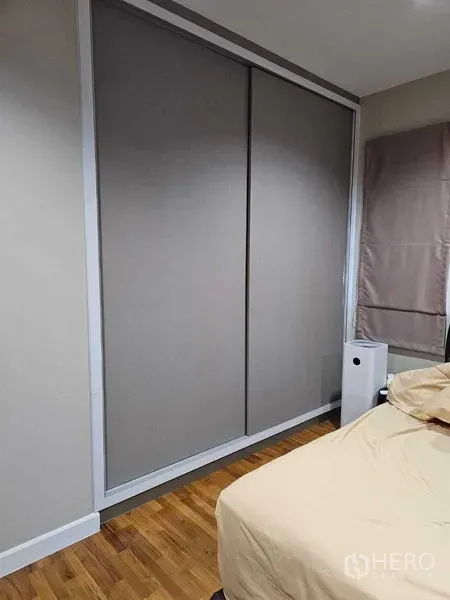 Detached House for sale in Khan Na Yao, Bangkok - Bedroom corner featuring a large sliding wardrobe and wood floors.