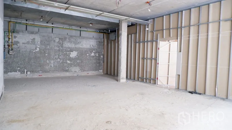 Retail Space for rent in Watthana, Bangkok - Open shop area featuring metal stud framing along one side for flexible layout planning.