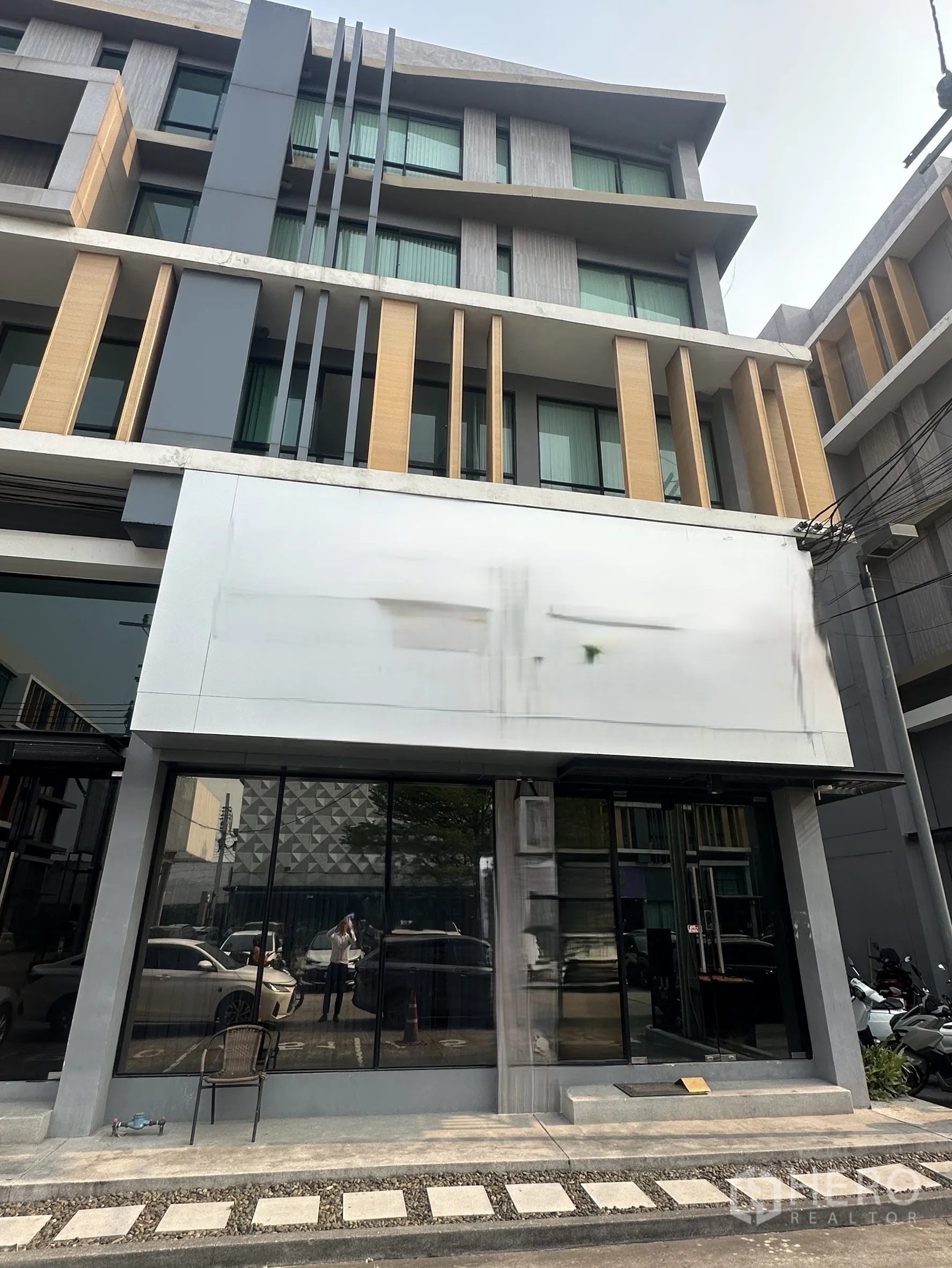 Home Office for rent in Bang Khen, Bangkok - Modern multi-storey home office exterior with a wide glass storefront and contemporary facade.