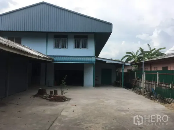 Warehouse for rent in Saphan Sung, Bangkok - Two-storey warehouse and office block with wide concrete yard for truck access.
