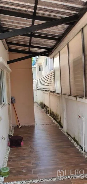 Detached House for sale in Khan Na Yao, Bangkok - Covered driveway facing a quiet, tree-lined neighborhood street.