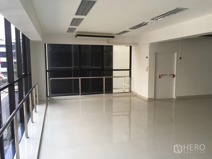 Office Space for rent in Bang Kapi, Bangkok - Bright open-plan office area with large windows, stainless handrail and glossy tiled floor.