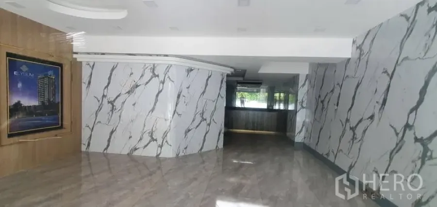 Retail Space for rent in Watthana, Bangkok - Polished retail interior with marble-clad walls, glossy floors and a counter near windows.