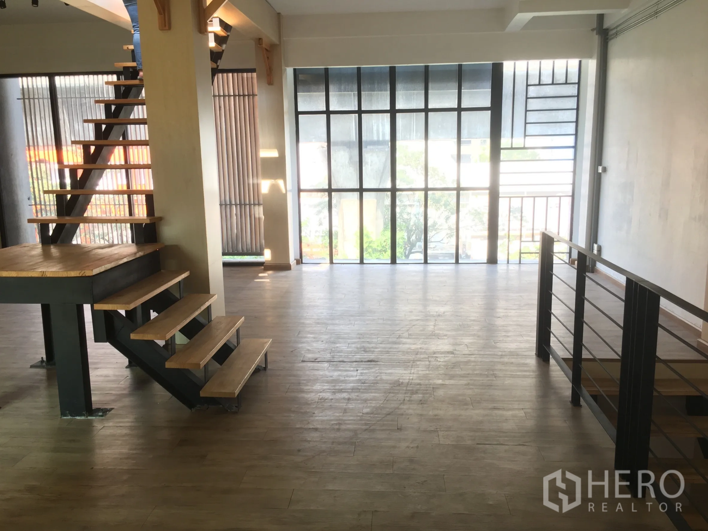 Retail Space for rent in Khlong Toei, Bangkok - Modern internal staircase with metal frame and timber treads leading to expansive retail floor.