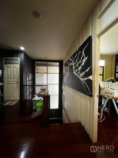 Townhouse for rent - Upper landing with wood staircase, hallway and glass door to balcony.