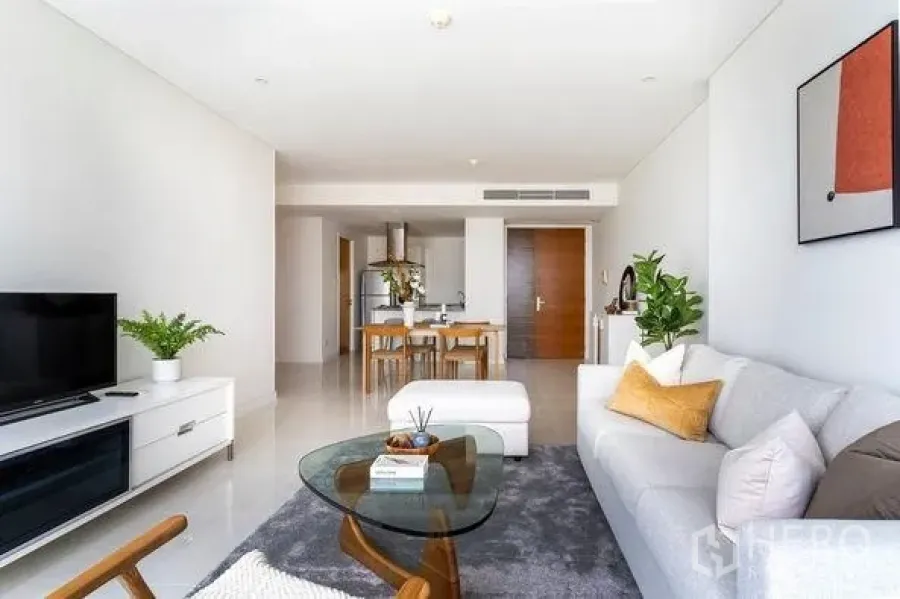 Condominium for rent in Watthana, Bangkok - Spacious open-plan living and dining area with sofa, TV unit, coffee table and kitchen.