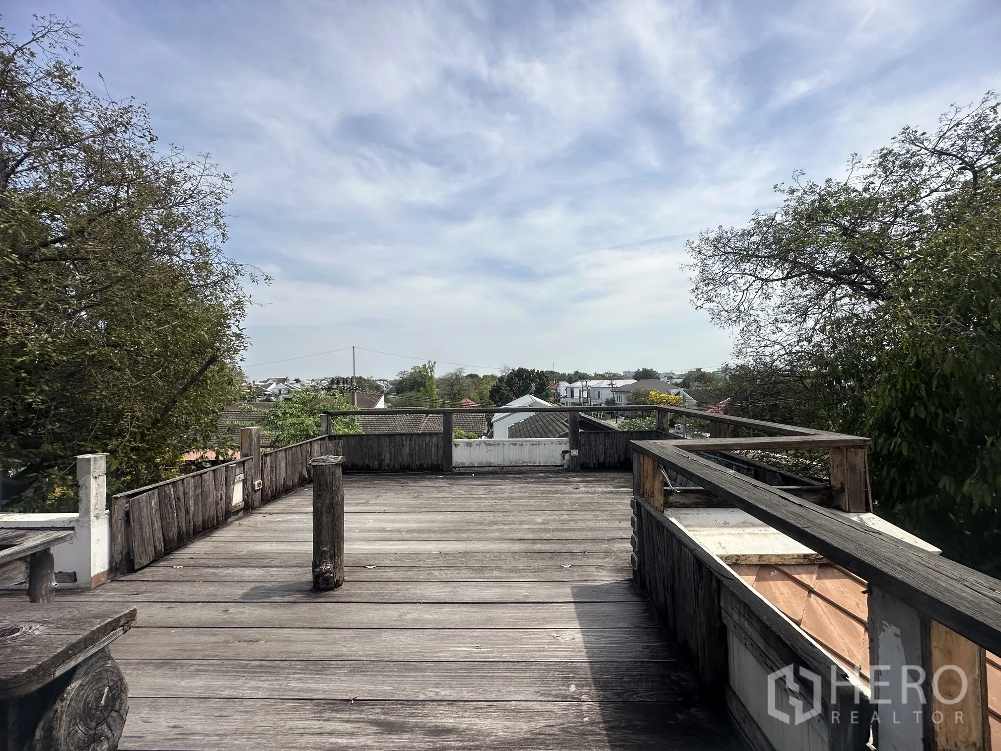 Detached House for rent in Lam Luk Ka, Pathum Thani - Rooftop wooden deck with open neighborhood and treetop views.