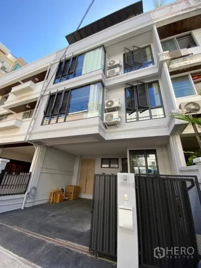 Featured image for For rent or sale 4 Bedroom Townhouse in Phra Khanong Nuea, Watthana, Bangkok BTS Phra Khanong