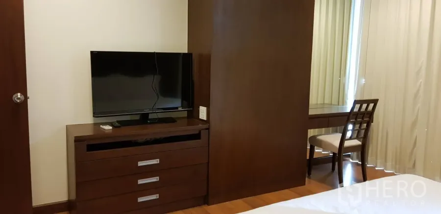 Featured image for For rent 1 Bedroom Condominium in The Rajdamri in Lumphini, Pathum Wan, Bangkok BTS Ratchadamri