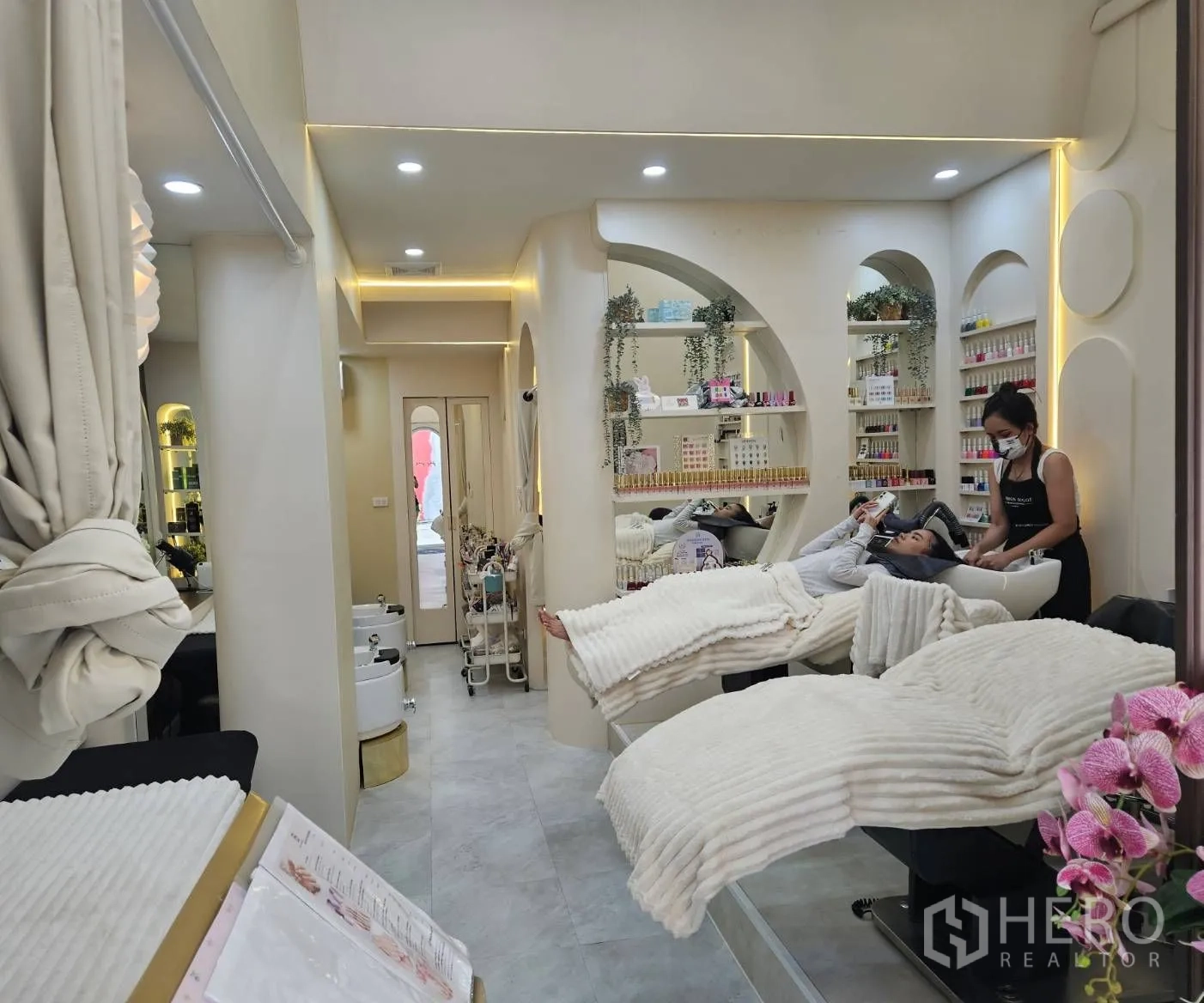 Retail Space for rent in Watthana, Bangkok - Modern salon-style interior with reclining wash stations, arched niches and LED cove lighting.
