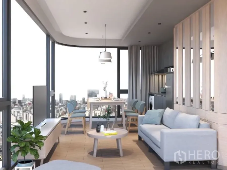 公寓 出租或出售在Bang Rak, Bangkok - 明亮的客餐厅，环绕落地玻璃、沙发与圆形茶几，可观曼谷天际线。