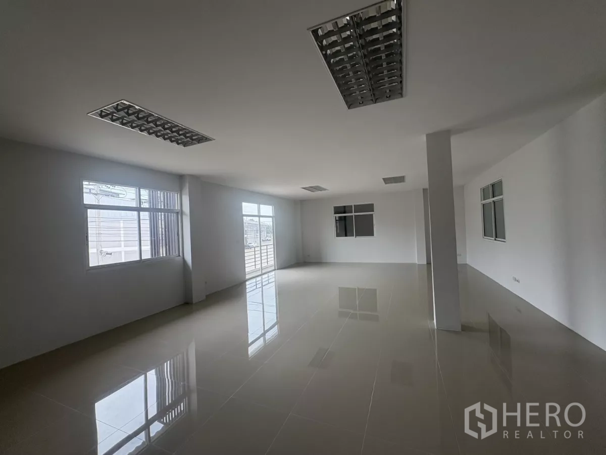 Factory for rent in Phra Samut Chedi, Samut Prakan - Bright mezzanine office with large windows, balcony access and glossy tiled flooring.