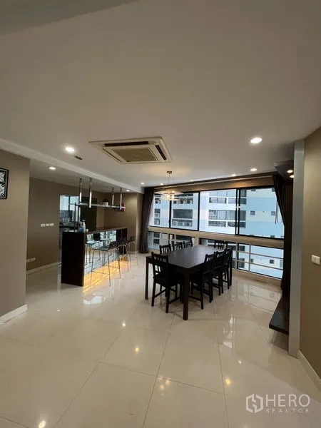 Condominium for rent - Open-plan dining area with breakfast bar and large windows with urban views.