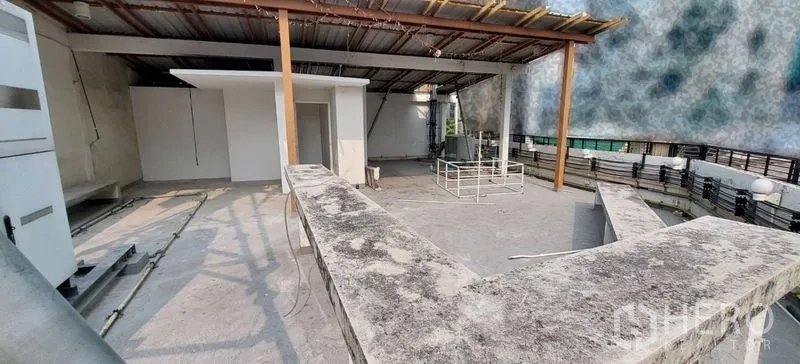 Retail Space for rent - Spacious rooftop terrace with parapet wall offering outdoor utility space.