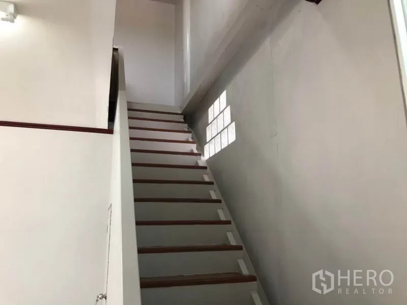 Factory for rent in Mueang Samut Sakhon, Samut Sakhon - Stairway leading to mezzanine or office level with glass-block window for light.