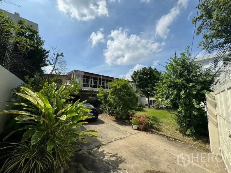 Featured image for For rent 7 Bedroom Detached House in Khlong Tan Nuea, Watthana, Bangkok BTS Thonglor
