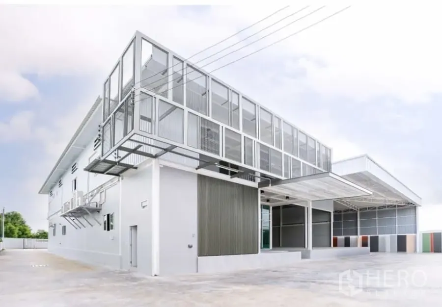 Warehouse for rent in Lat Krabang, Bangkok - Modern two-storey warehouse exterior with covered loading bays and a wide truck yard in Lat Krabang, Bangkok.