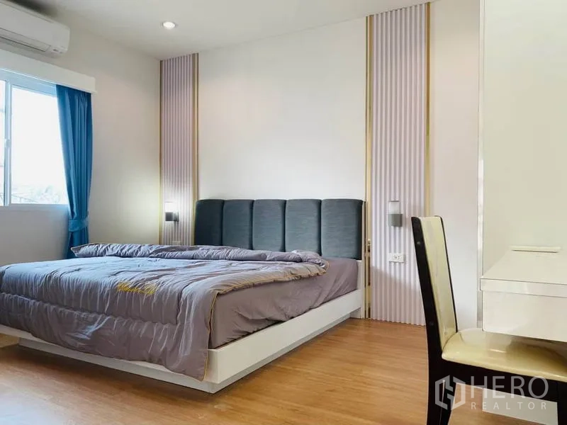 Detached House for rent in Suan Luang, Bangkok - Second bedroom featuring upholstered headboard, window and bedside lighting.