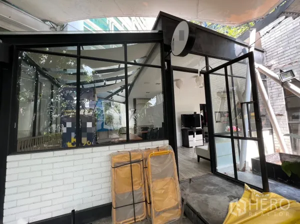 Retail Space for rent in Pathum Wan, Bangkok - Corner glass storefront with open double doors and covered walkway leading into the retail space.