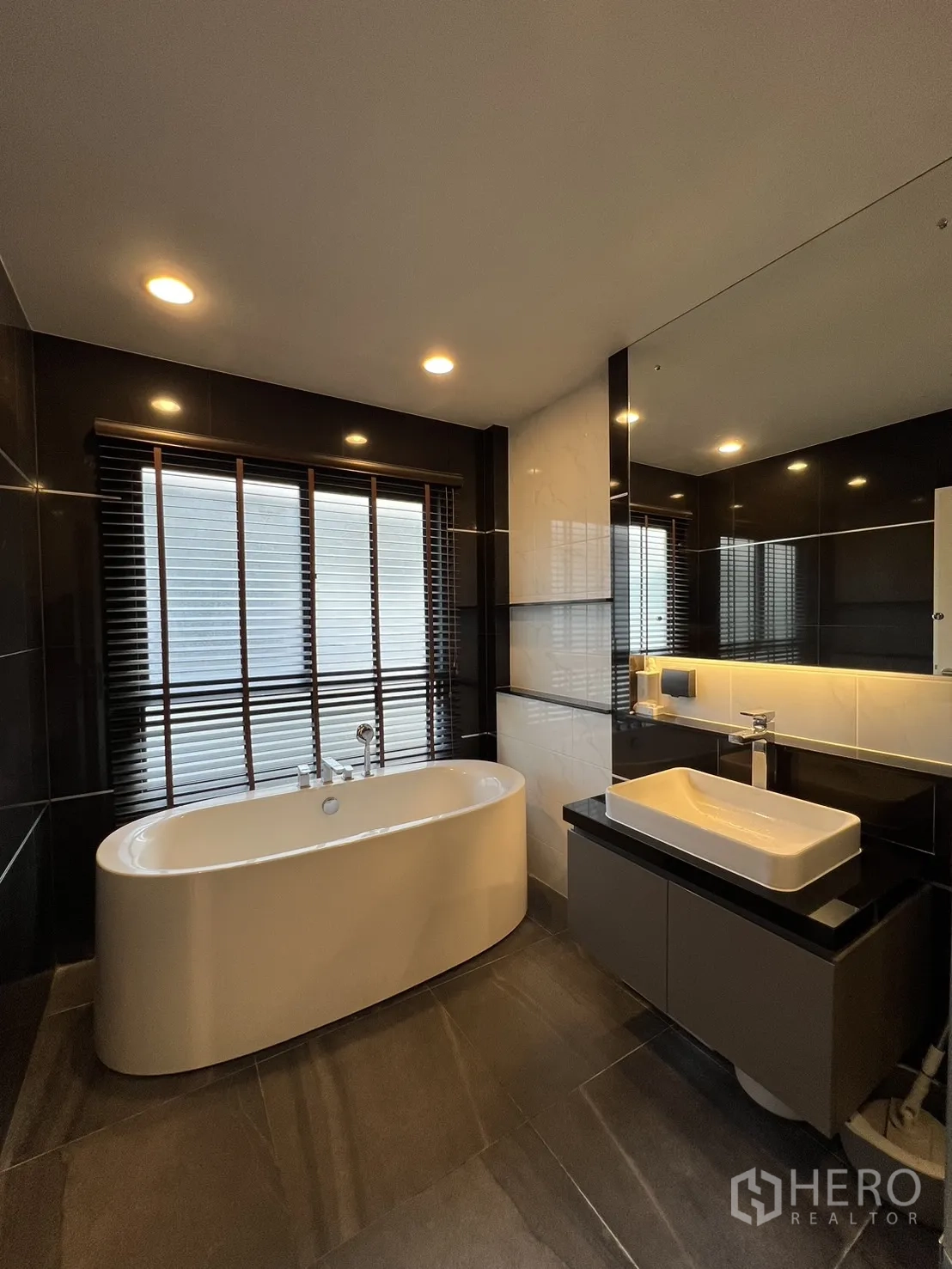 Detached House for rent or sale in Bang Kapi, Bangkok - Master bathroom with freestanding bathtub and modern vanity.