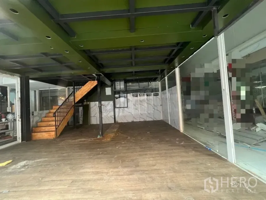 Retail Space for rent in Watthana, Bangkok - Wide retail unit with high ceiling, glass partitions and a central support column.