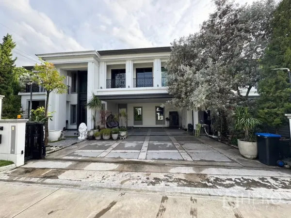 Detached House for sale in Mueang Pathum Thani, Pathum Thani - Front elevation of the modern classic house showing balconies and carport.