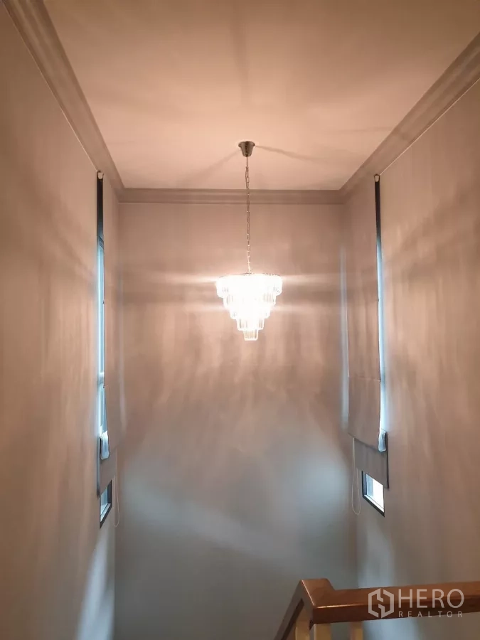 Detached House for rent or sale in Prawet, Bangkok - Stairwell with elegant pendant chandelier and soft natural light