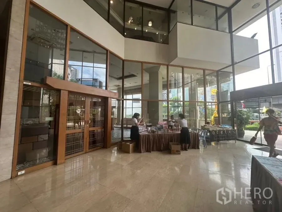 Featured image for For rent Retail Space 717 sqm in Bang Rak, Bangkok BTS Sala Daeng
