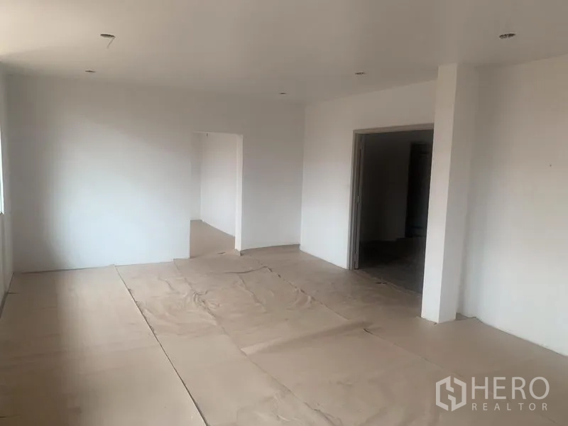 Shophouse for rent in Watthana, Bangkok - Bright white office room with doorways and natural light.