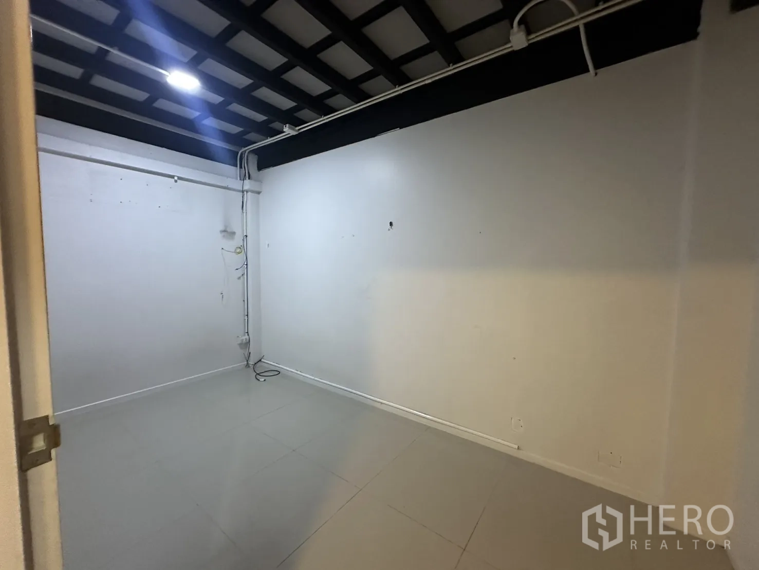 Property Image #4 for property HRE00454