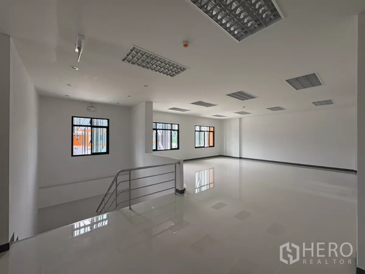 Factory for rent in Bang Pakong, Chachoengsao - Upper-floor office area with multiple windows and recessed lighting.