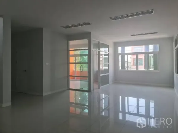Factory for rent or sale in Lam Luk Ka, Pathum Thani - Open-plan office area with glass meeting rooms and wide windows for natural light.