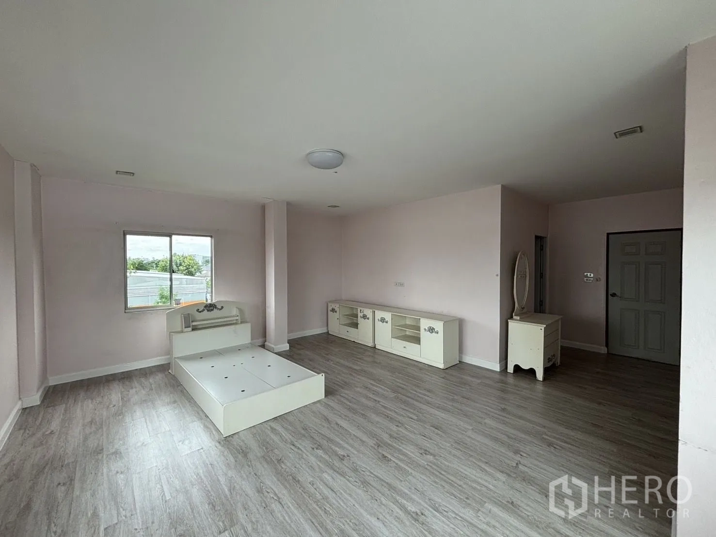 Warehouse for rent or sale in Wang Thonglang, Bangkok - Bathroom with feature tile wall, frosted glass shower and vanity.