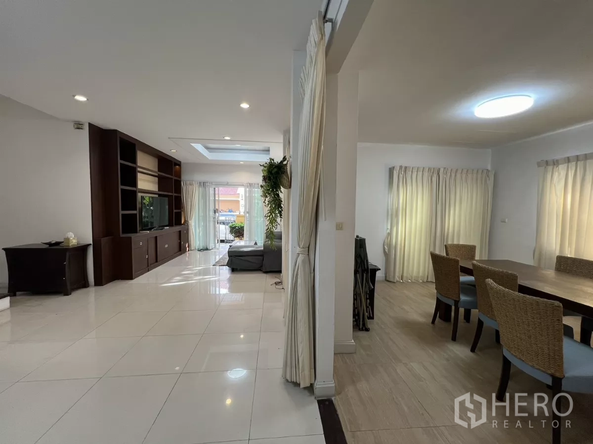 Detached House for rent in Bang Kapi, Bangkok - View from living area toward dining zone with glossy tiled floors.
