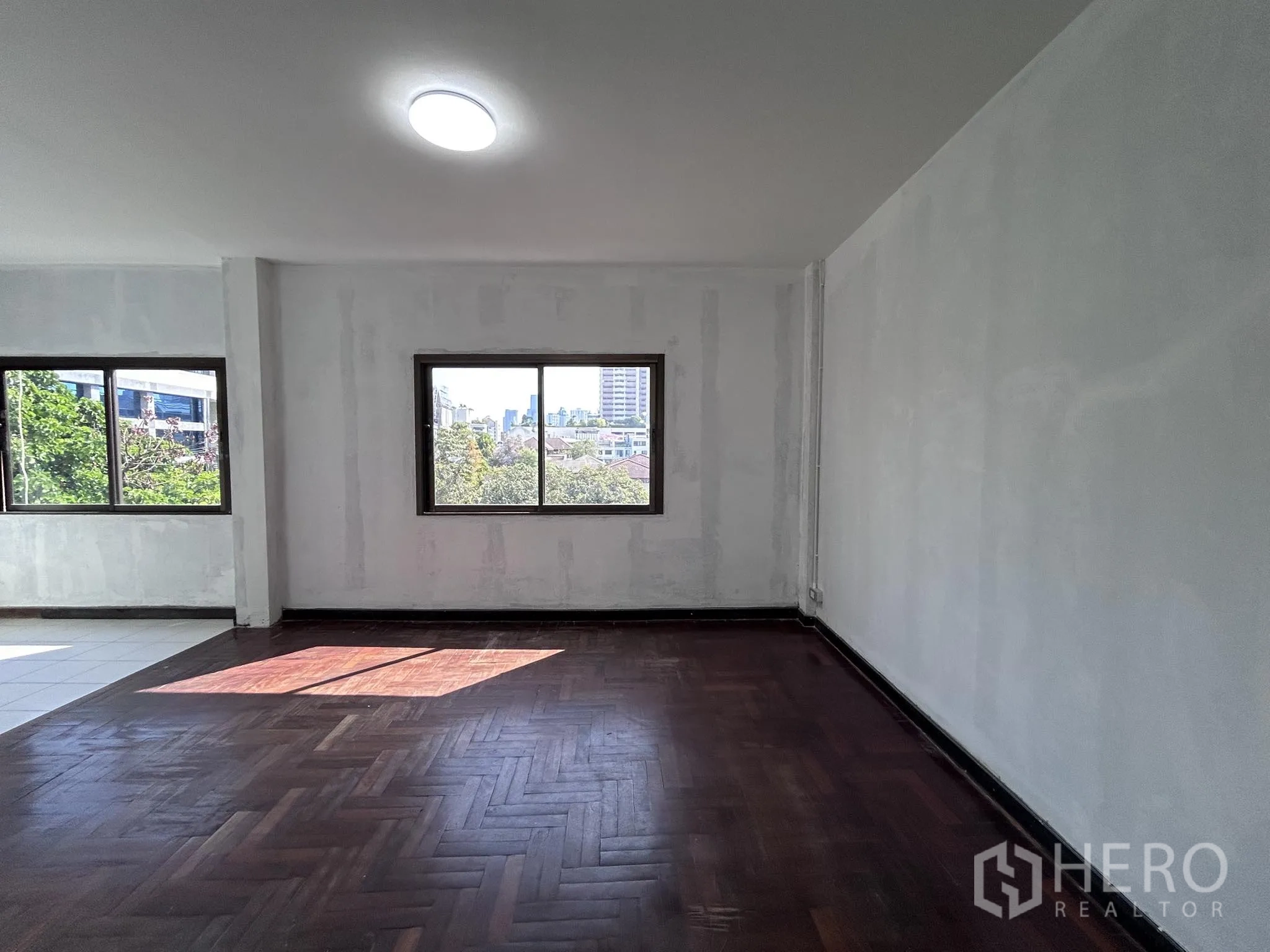 Home Office for rent or sale in Watthana, Bangkok - Another angle of the bright upper-floor room with twin windows.