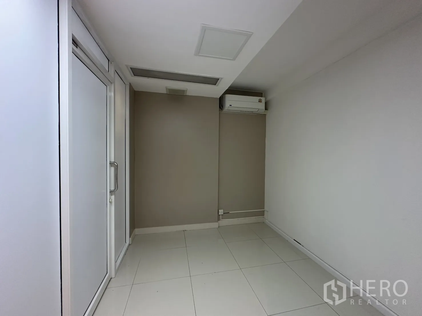 Property Image #3 for property HRE01478