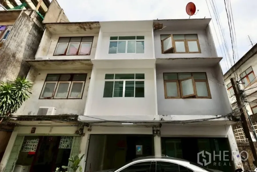 Featured image for For rent Townhouse in Yan Nawa, Sathon, Bangkok BTS Saint Louis