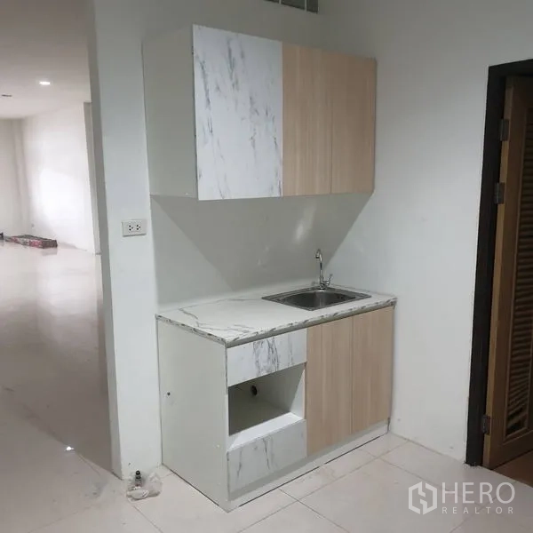 Home Office for rent or sale in Yan Nawa, Bangkok - Compact pantry with marble-look countertop, sink and upper cabinets.