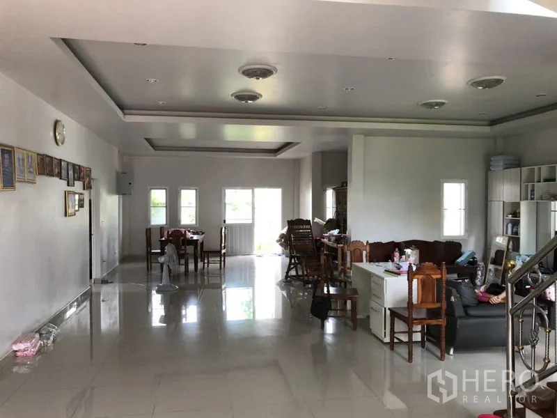 Detached House for sale in Lam Luk Ka, Pathum Thani - Open-plan living area with glossy tile floor and recessed ceiling lights.