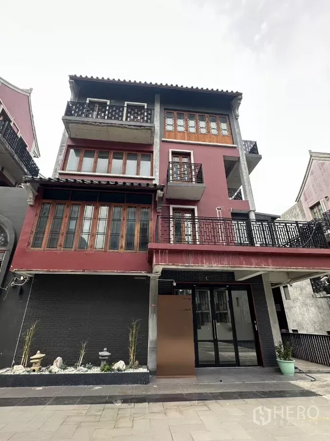 Home Office for rent in Pathum Wan, Bangkok - Four-storey corner home office exterior with red facade, balconies and ground-floor glass doors.
