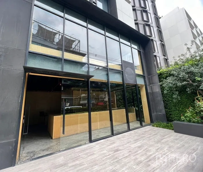 Retail Space for rent in Watthana, Bangkok - Wide view of tall glass entrance and modern building exterior of the Bangkok retail space.