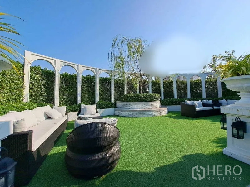 Retail Space for rent in Watthana, Bangkok - Circular outdoor lounge with colonnade, sofas and a central planter on turf.