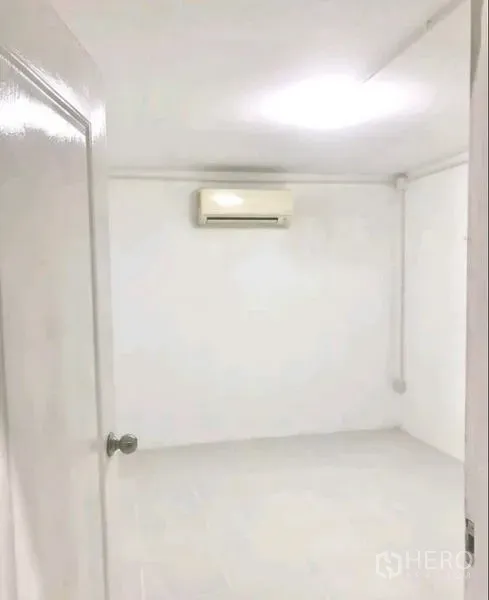 Warehouse for rent in Khlong Sam Wa, Bangkok - Clean white office room inside the warehouse with split-type air conditioner and tiled floor.