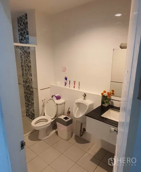 Home Office for rent in Chatuchak, Bangkok - Clean restroom with shower, toilet and urinal in tiled finish.