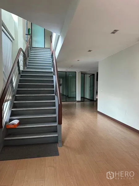 Warehouse for rent in Prawet, Bangkok - Interior staircase with a metal handrail leading to the upper office level.