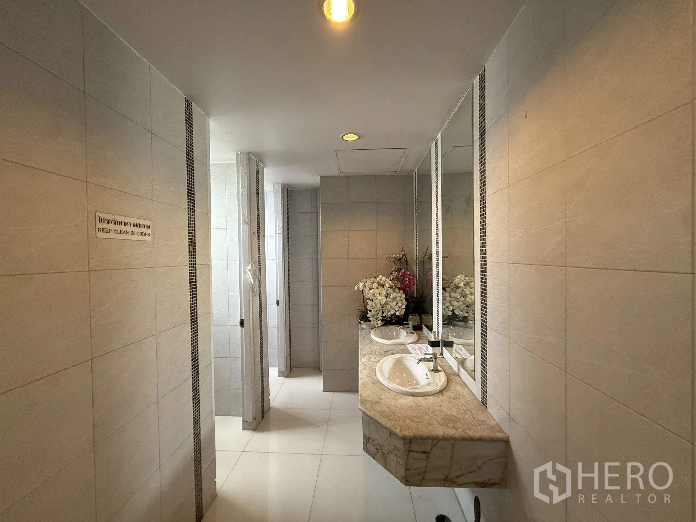 Office Space for rent in Din Daeng, Bangkok - Shared restroom with tiled walls, marble countertop, double basins and a large mirror.